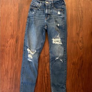 Old Navy Distressed Skinny Jeans in Blue